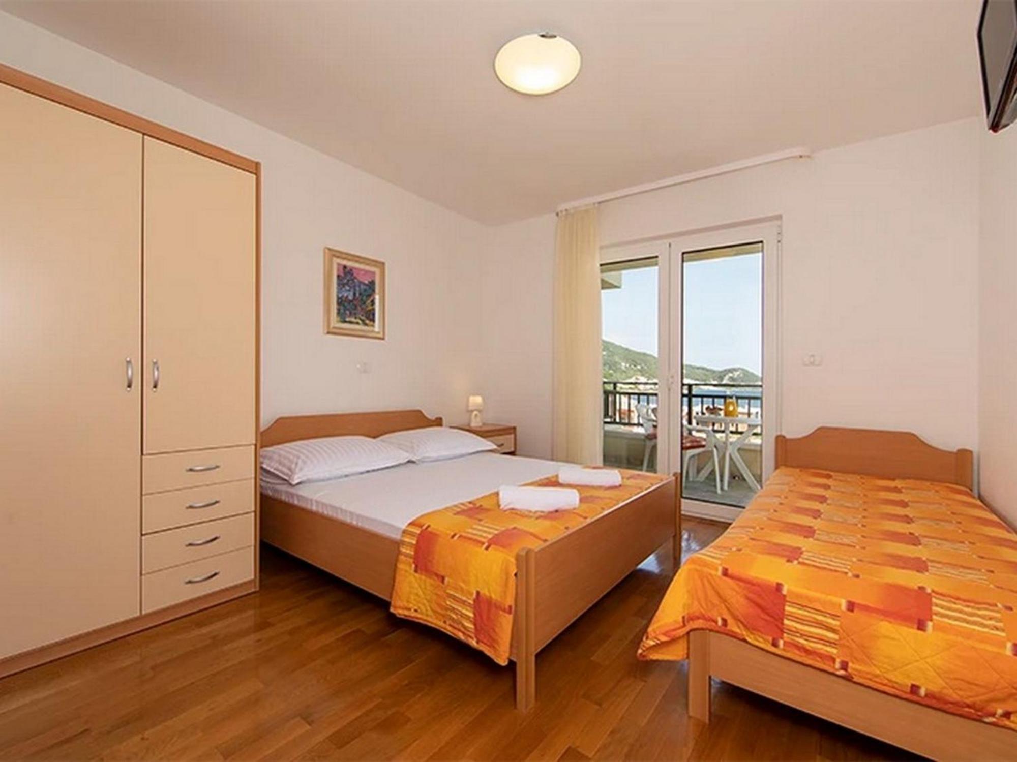 Apartments By The Sea Igrane, Makarska - 17292 外观 照片