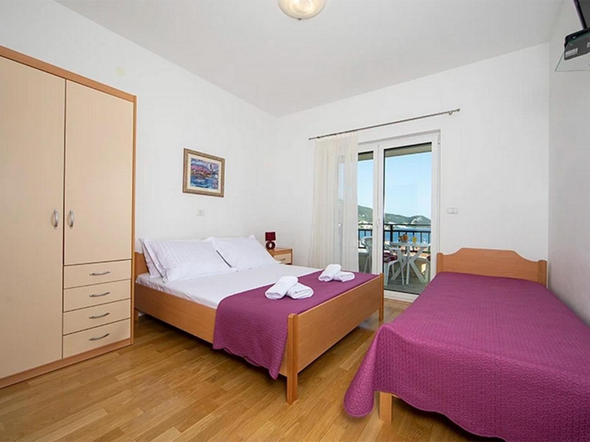Apartments By The Sea Igrane, Makarska - 17292 外观 照片