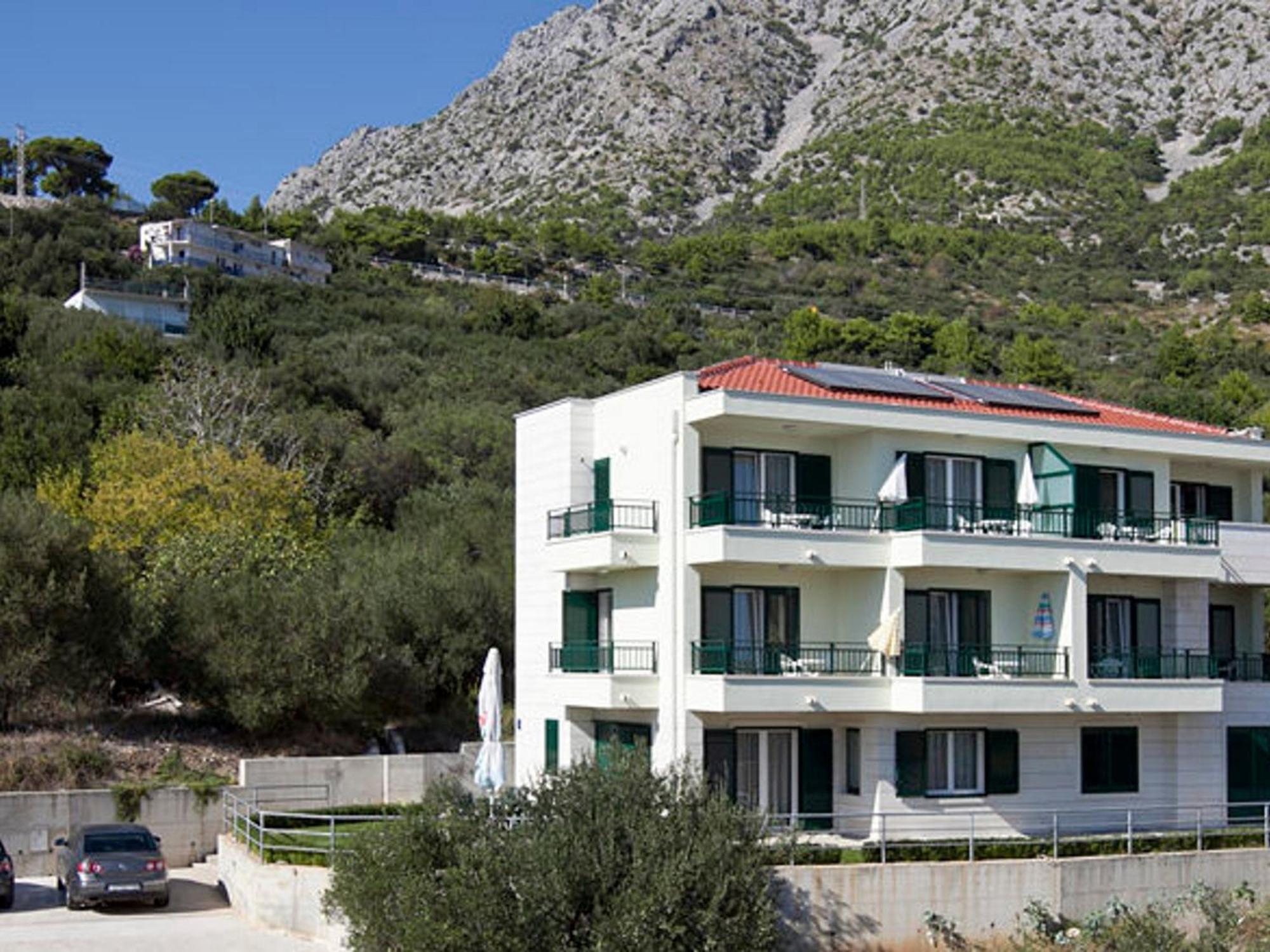 Apartments By The Sea Igrane, Makarska - 17292 外观 照片