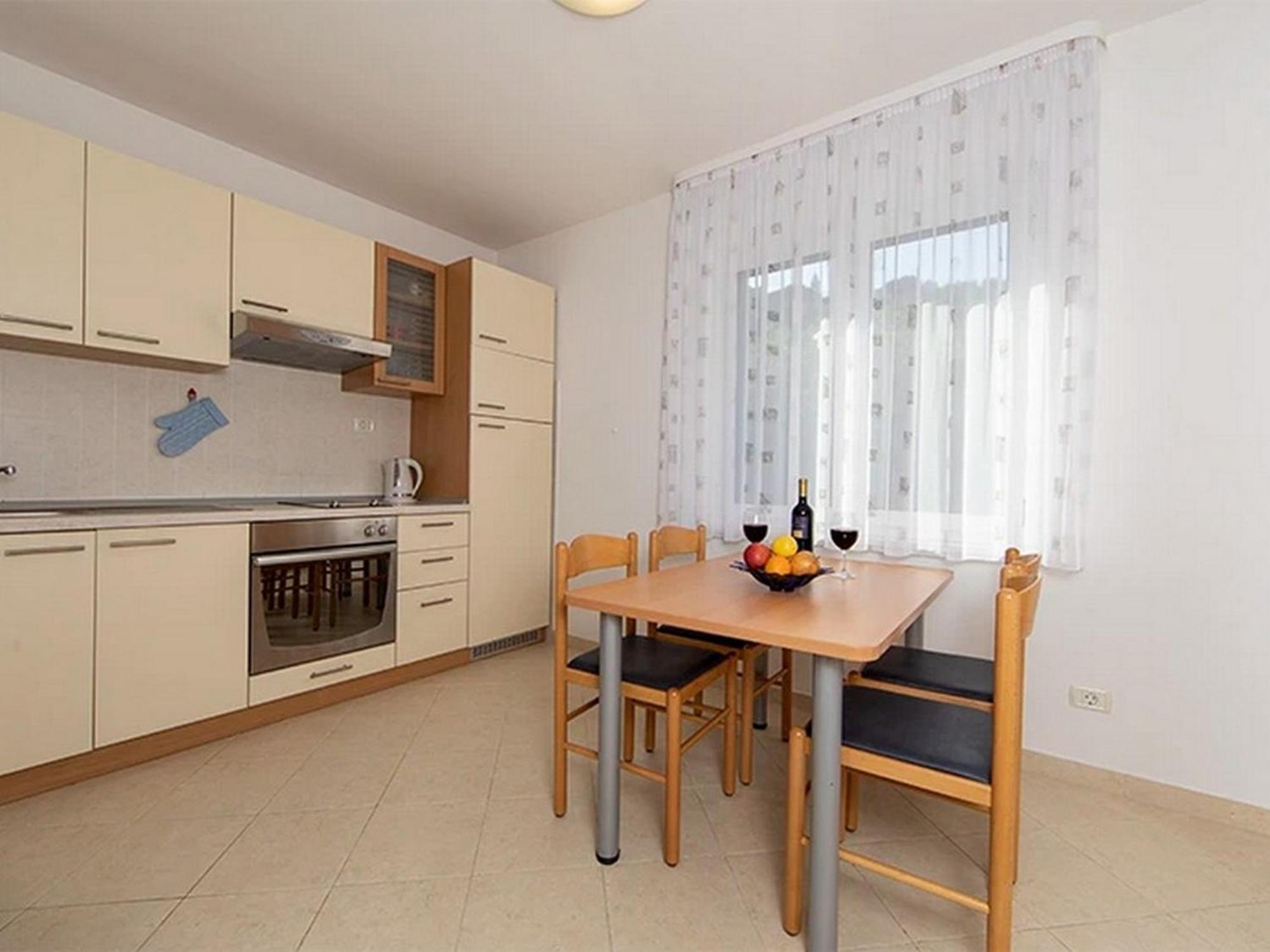 Apartments By The Sea Igrane, Makarska - 17292 外观 照片