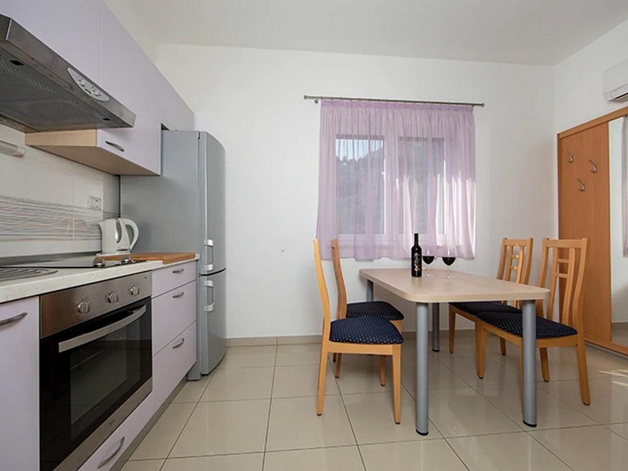 Apartments By The Sea Igrane, Makarska - 17292 外观 照片