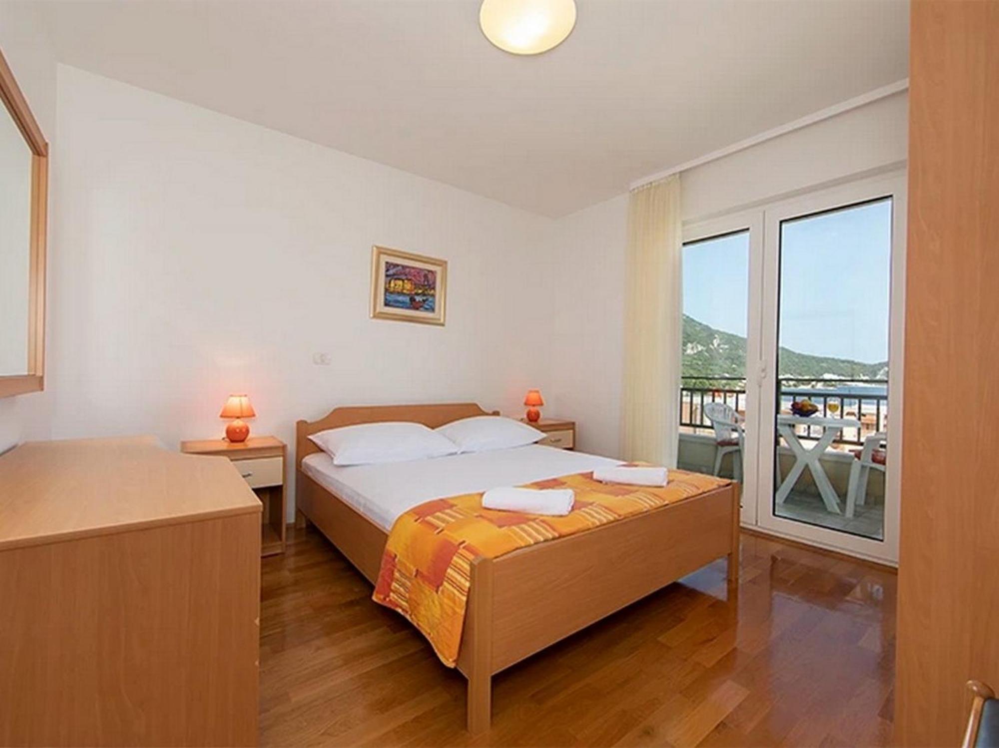 Apartments By The Sea Igrane, Makarska - 17292 外观 照片