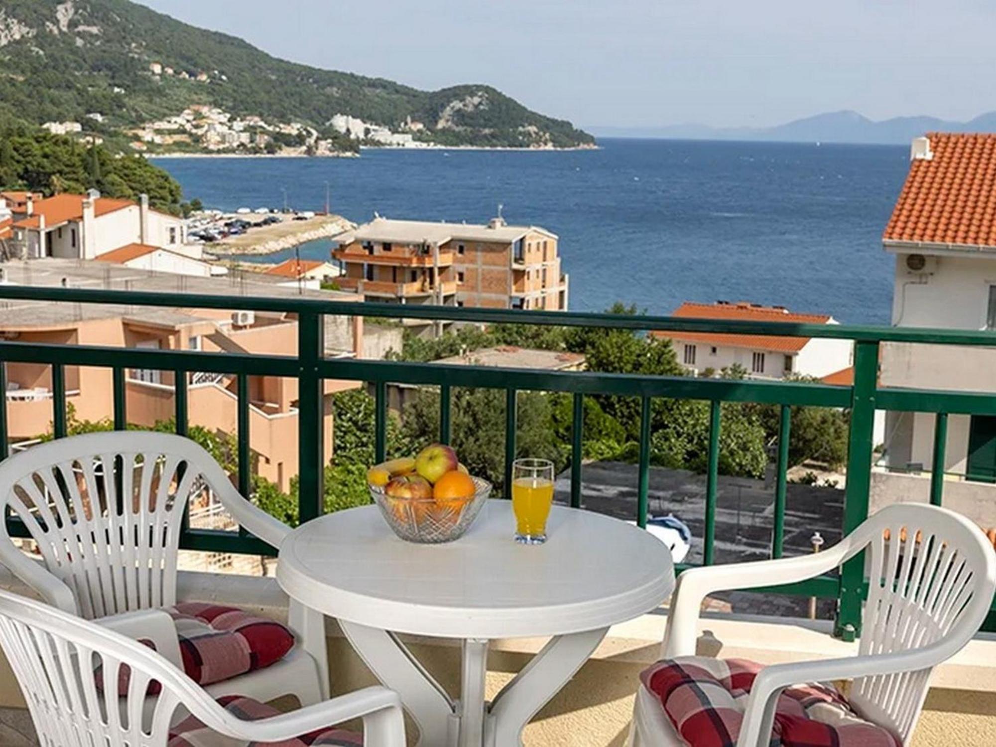 Apartments By The Sea Igrane, Makarska - 17292 外观 照片
