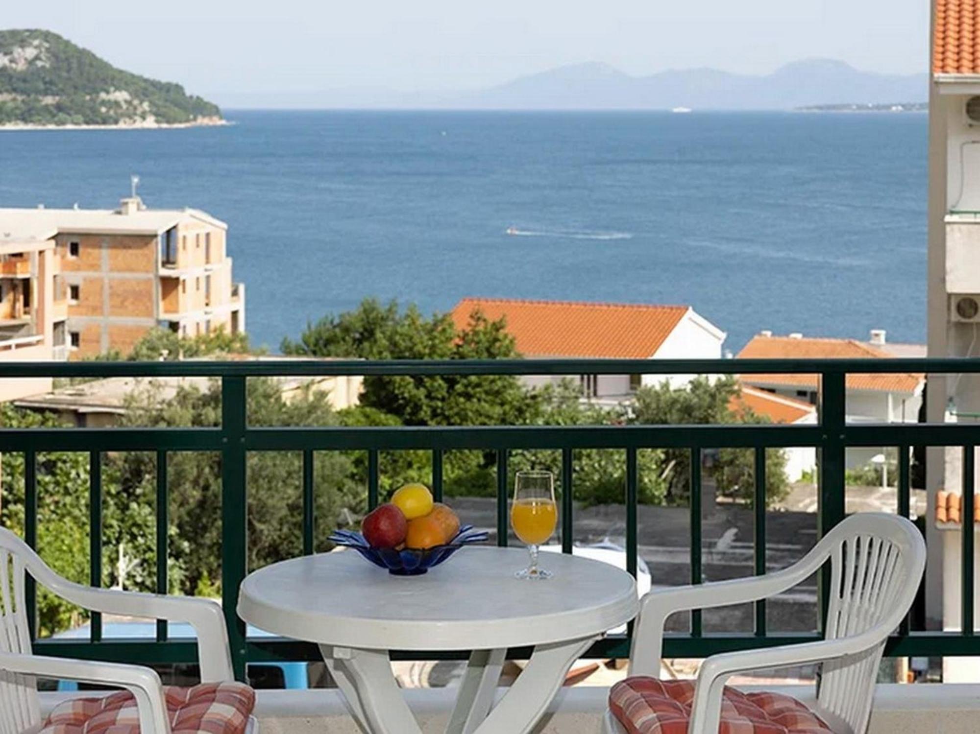 Apartments By The Sea Igrane, Makarska - 17292 外观 照片
